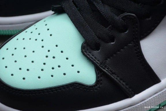 553558-117 Low Emerald 1 553558-117 Toe Jordan 0415